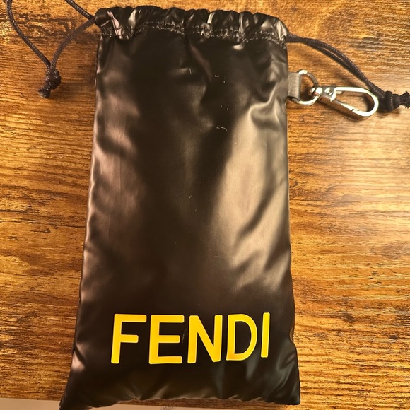 Authenticated Gold metal FENDI SUNGLASSES UNISEX. - Picture 5 of 7